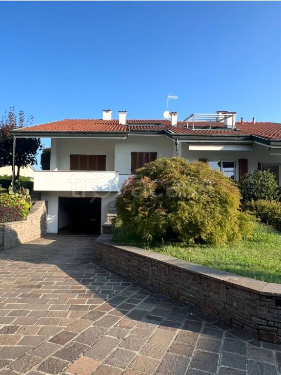 casa indipendente in vendita ad Inverigo
