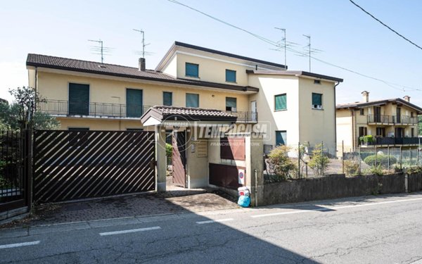 appartamento in vendita ad Inverigo in zona Cremnago