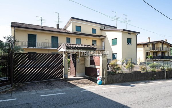 appartamento in vendita ad Inverigo in zona Cremnago
