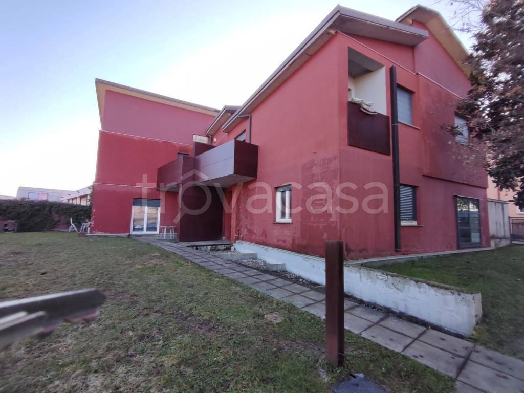 appartamento in vendita ad Inverigo in zona Romanò