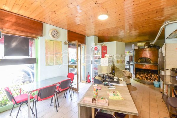 negozio in vendita ad Inverigo