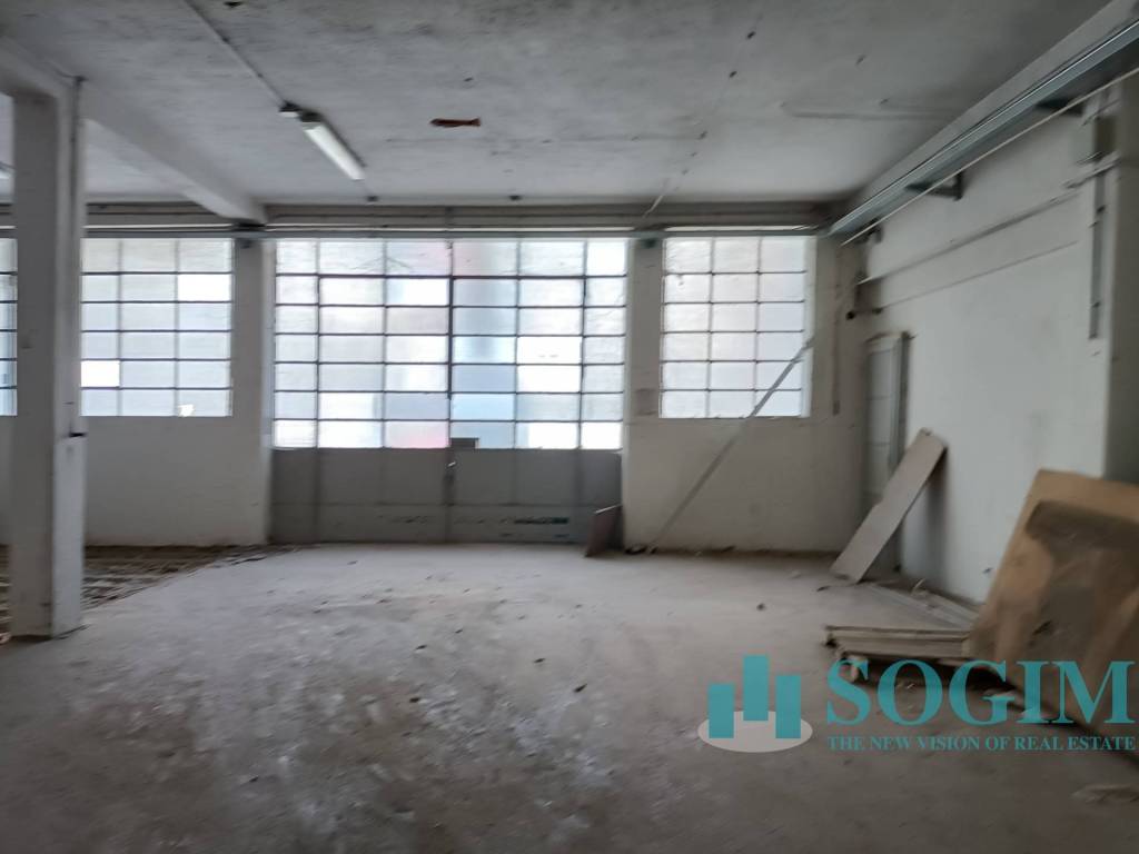 locale commerciale in vendita ad Inverigo