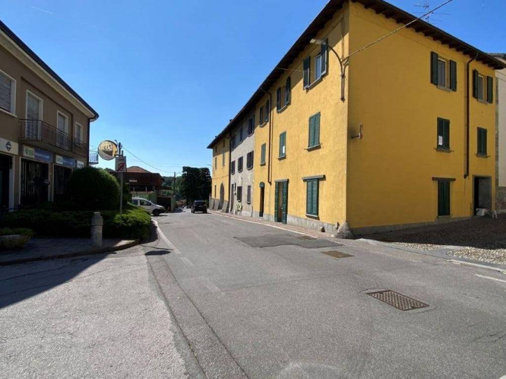 appartamento in vendita ad Inverigo in zona Cremnago