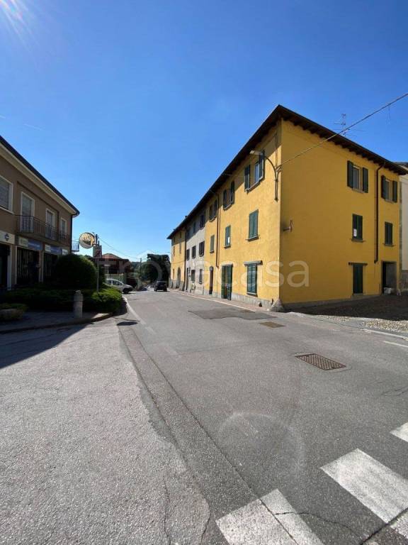 appartamento in vendita ad Inverigo in zona Cremnago