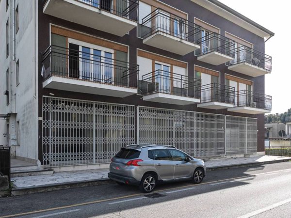 negozio in vendita ad Inverigo