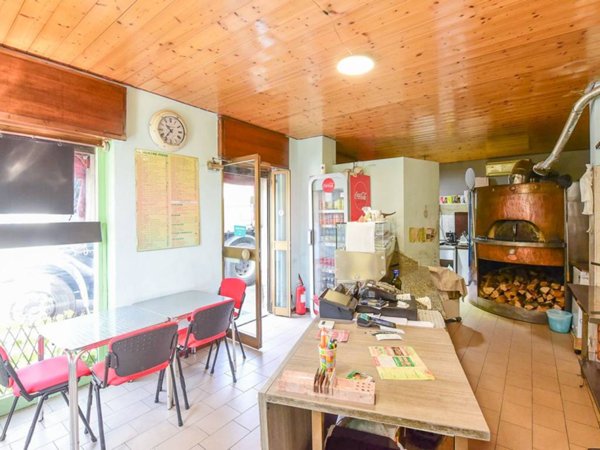 negozio in vendita ad Inverigo