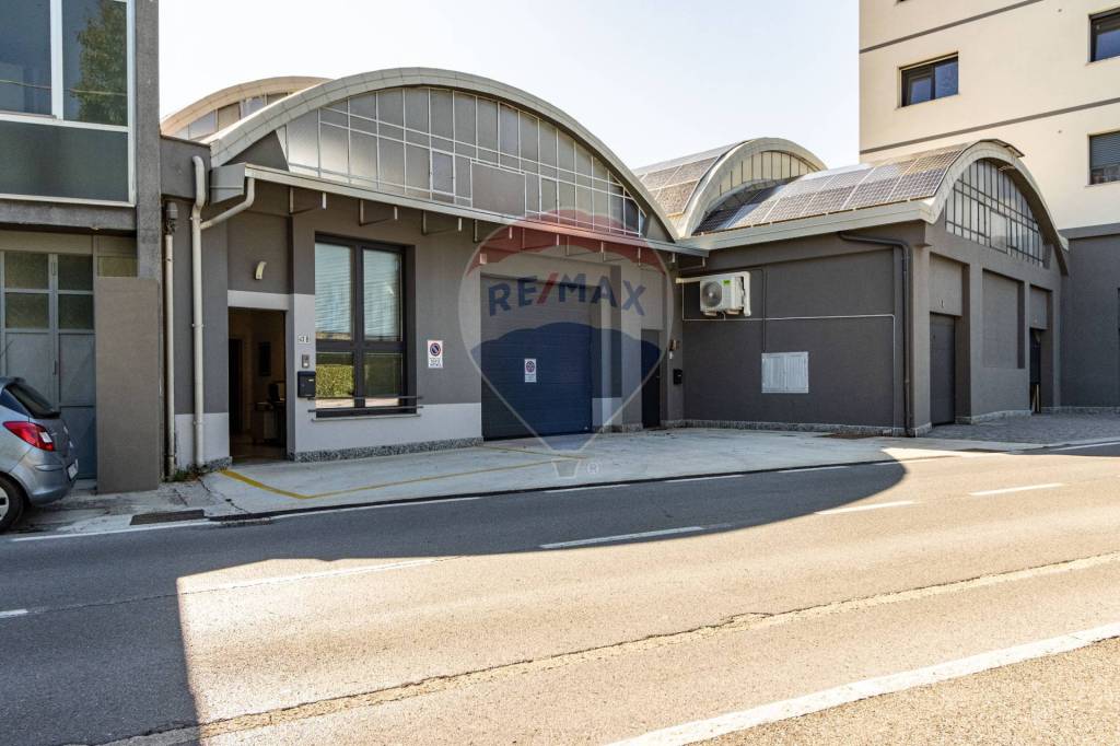 locale commerciale in vendita ad Inverigo