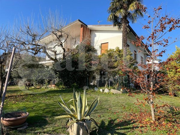 casa indipendente in vendita ad Inverigo