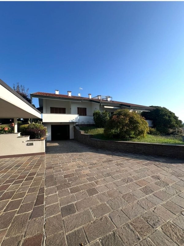 casa indipendente in vendita ad Inverigo