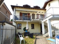 casa indipendente in vendita ad Inverigo in zona Romanò