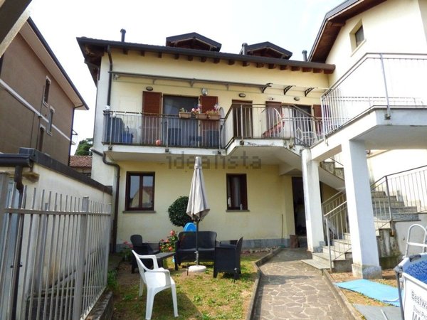 casa indipendente in vendita ad Inverigo in zona Romanò