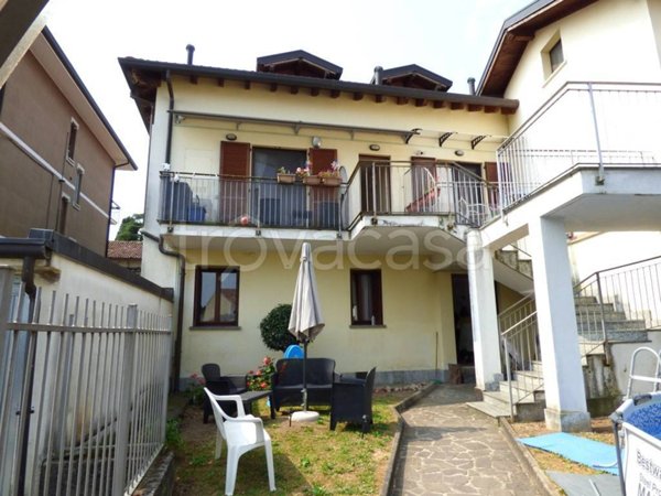 appartamento in vendita ad Inverigo in zona Romanò