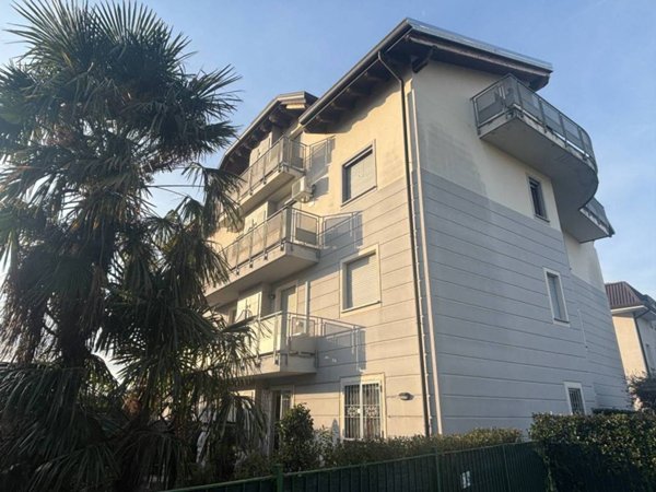 appartamento in vendita ad Inverigo in zona Romanò