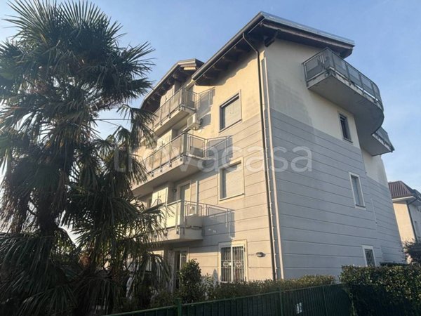 appartamento in vendita ad Inverigo in zona Romanò