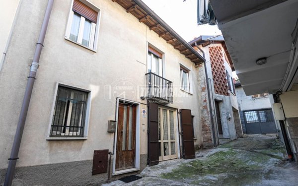 appartamento in vendita ad Inverigo in zona Cremnago