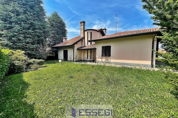 casa indipendente in vendita ad Inverigo