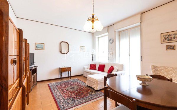 appartamento in vendita ad Inverigo in zona Cremnago