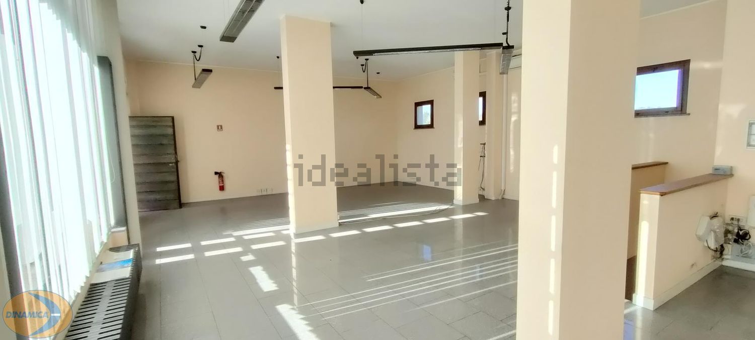 casa indipendente in vendita ad Inverigo in zona Romanò