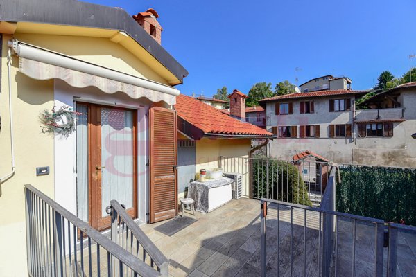 appartamento in vendita ad Inverigo in zona Cremnago