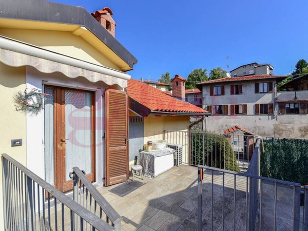 appartamento in vendita ad Inverigo in zona Cremnago