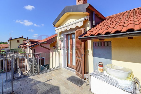 appartamento in vendita ad Inverigo in zona Cremnago