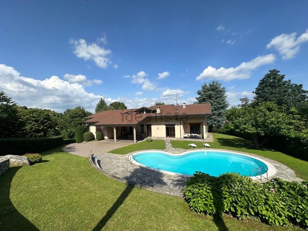 casa indipendente in vendita ad Inverigo