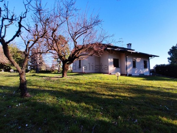 casa indipendente in vendita ad Inverigo