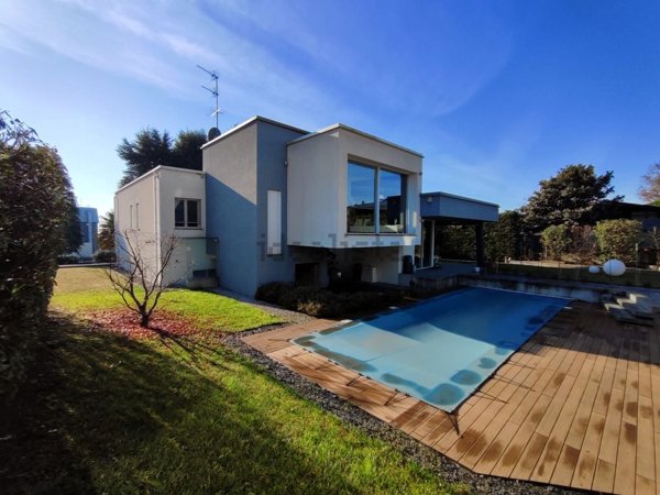 casa indipendente in vendita ad Inverigo