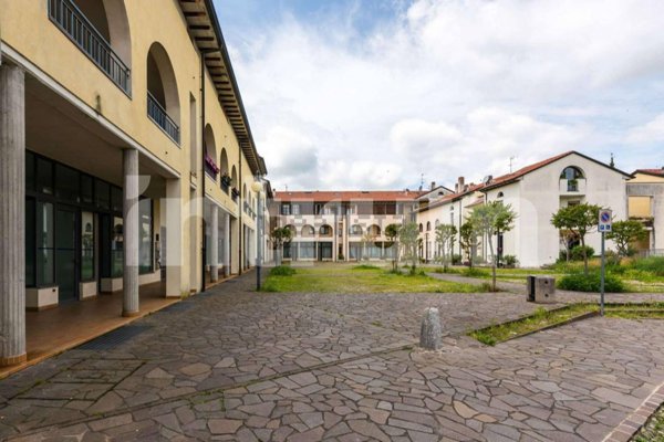 appartamento in vendita ad Inverigo in zona Romanò