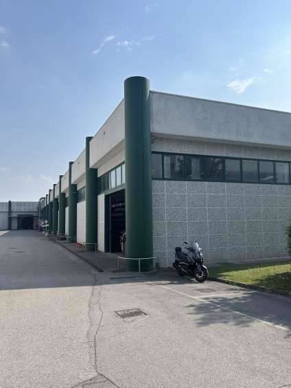 capannone in vendita ad Inverigo