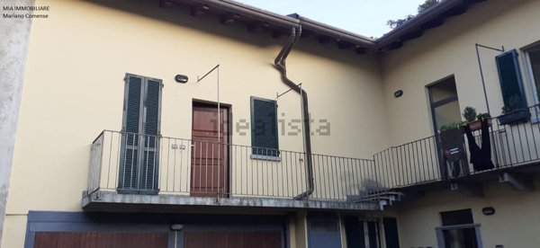 appartamento in vendita ad Inverigo in zona Romanò