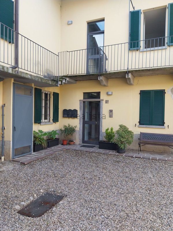 appartamento in vendita ad Inverigo in zona Romanò