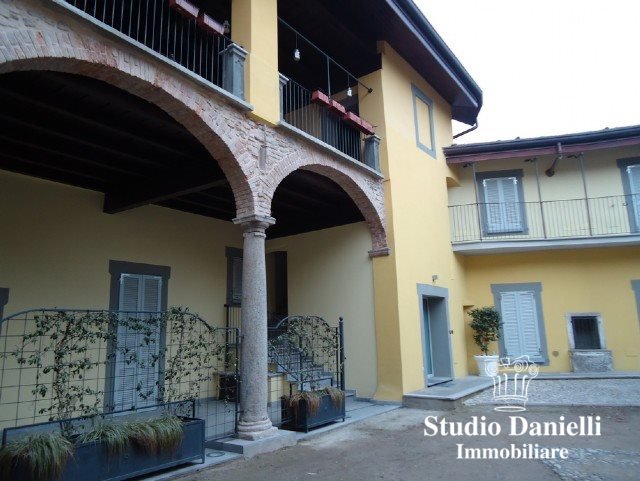 appartamento in vendita ad Inverigo in zona Romanò