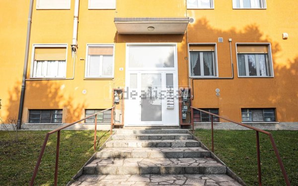 appartamento in vendita ad Inverigo in zona Cremnago