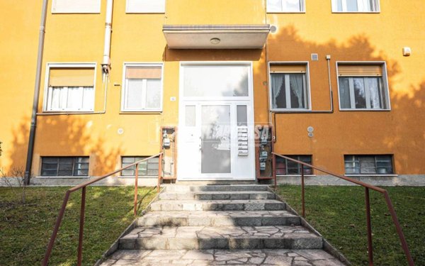 appartamento in vendita ad Inverigo in zona Cremnago