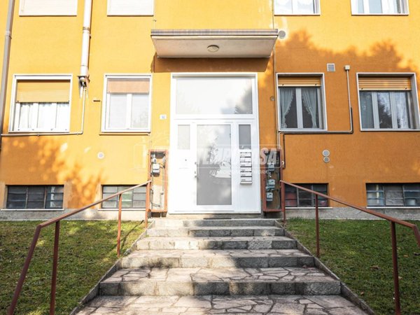 appartamento in vendita ad Inverigo in zona Cremnago