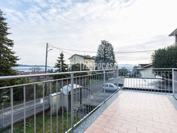 casa indipendente in vendita ad Inverigo in zona Romanò