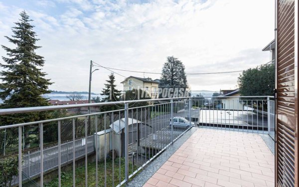 casa indipendente in vendita ad Inverigo in zona Romanò