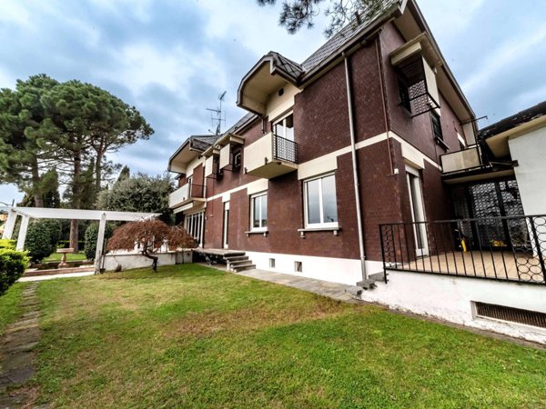 casa indipendente in vendita ad Inverigo