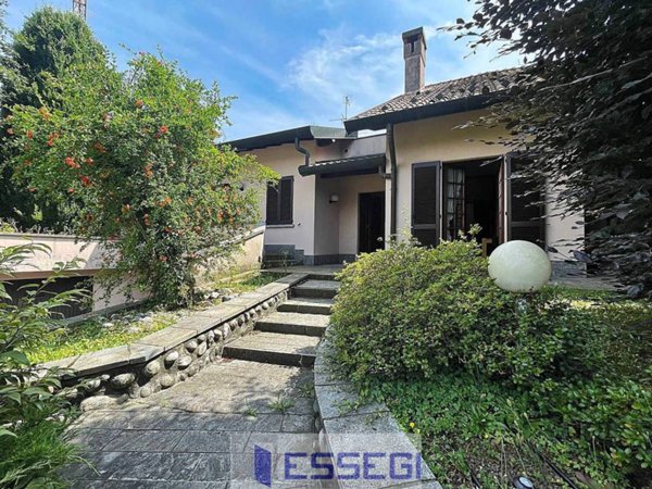 casa indipendente in vendita ad Inverigo