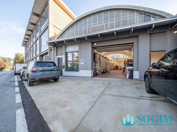 locale commerciale in vendita ad Inverigo in zona Romanò