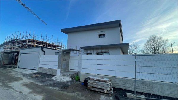 casa indipendente in vendita ad Inverigo