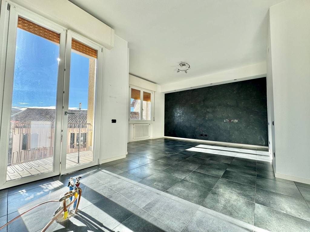 appartamento in vendita ad Inverigo in zona Romanò