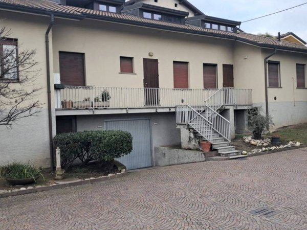 appartamento in vendita ad Inverigo in zona Romanò