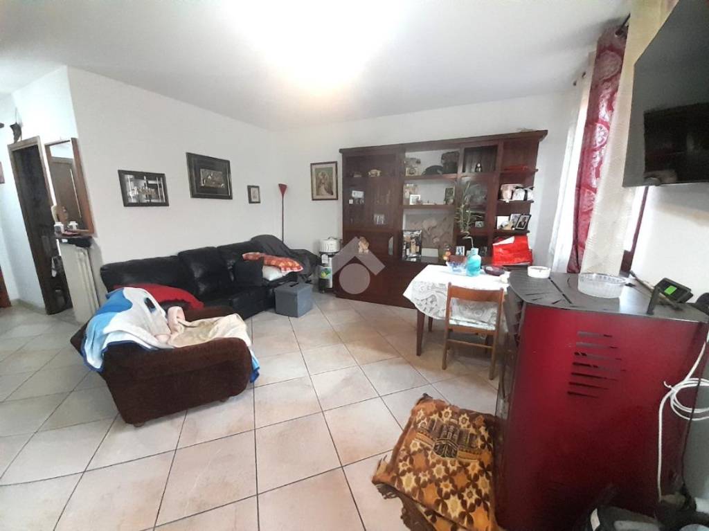 casa indipendente in vendita ad Inverigo in zona Cremnago