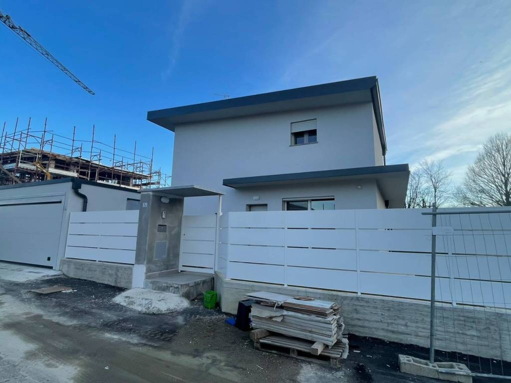 casa indipendente in vendita ad Inverigo