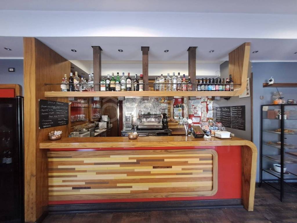 negozio in vendita ad Inverigo