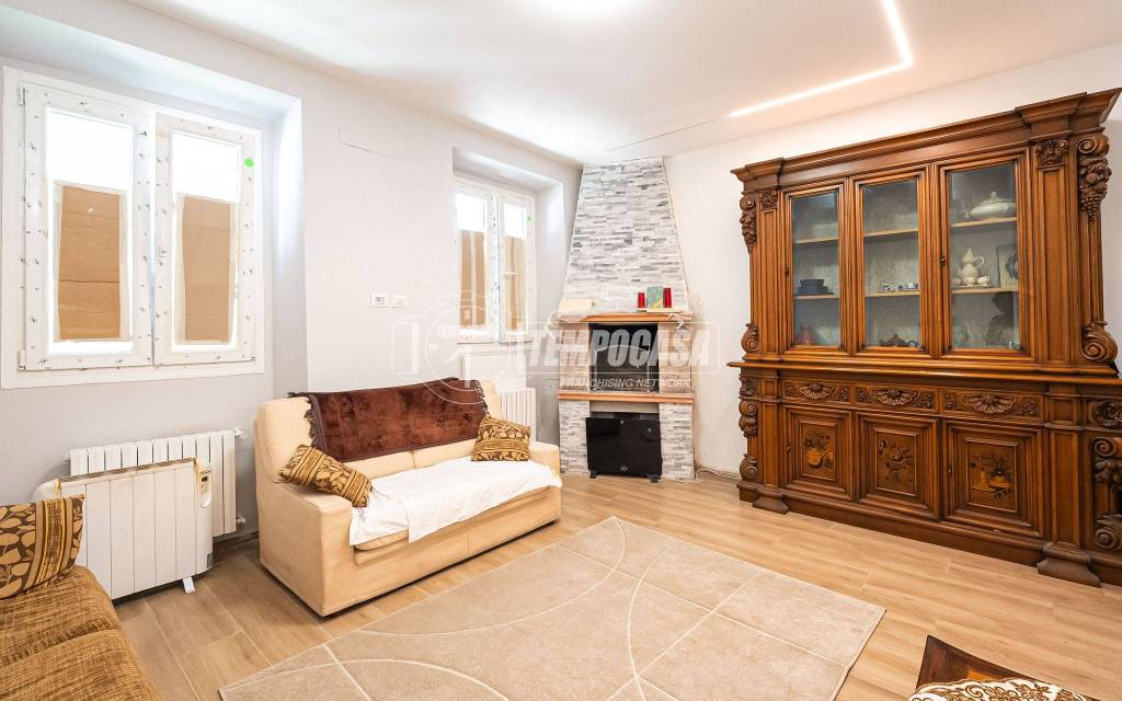 appartamento in vendita ad Inverigo in zona Romanò