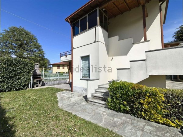 appartamento in vendita ad Inverigo in zona Cremnago