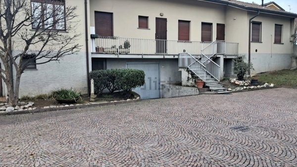appartamento in vendita ad Inverigo in zona Romanò